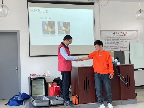 苏州百年职业学院