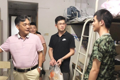 信息工程系教师走访学生宿舍 关爱学生成长