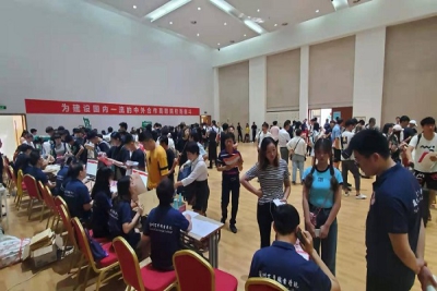 我院人文与教育系顺利完成迎新工作