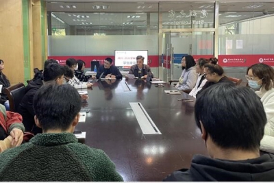 我校召开学生、教师座谈会