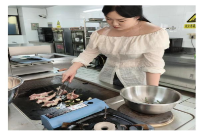 烹饪让生活更美好——商学院酒店管理与数字化运营专业开设烹饪专业课
