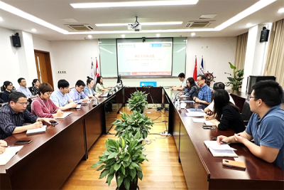 倾听心声 共谋发展——学校召开教职工代表座谈会