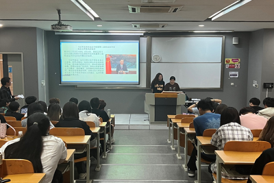 “新闻播报”点燃学生读党报热情