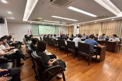 我校举办2023年度第四次中层干部培训会